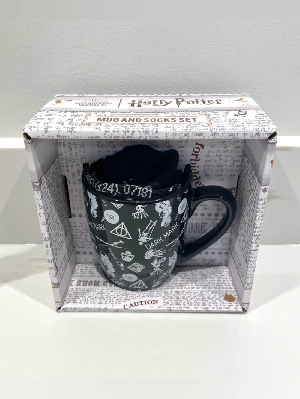 NEW The Wizarding World of Harry Potter Mug & Socks Gift Set
